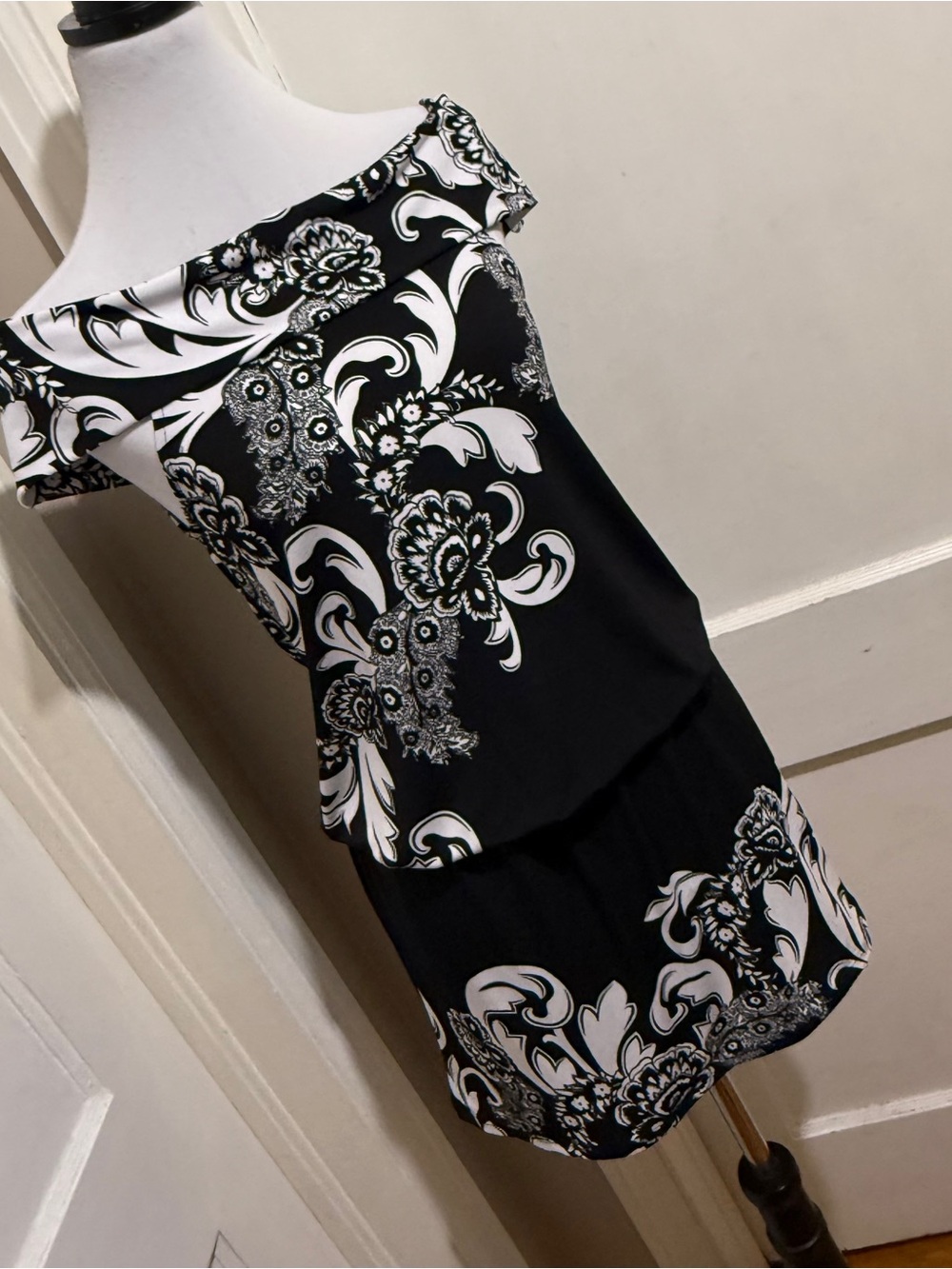 White House Black Market Black & White Off Shoulder Floral Dress
